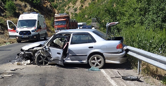 Şemdinli-Yüksekova karayolunda kaza: 5 yaralı