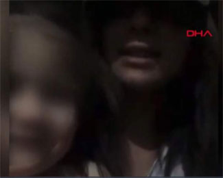 3 yaşındaki kuzenine sigara içirdiği görüntüleri sosyal medyada yayınlayan kadın, gözaltına alındı