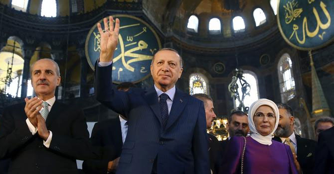 Erdoğan Ayasofya'yı ibadete açan kararı imzaladı