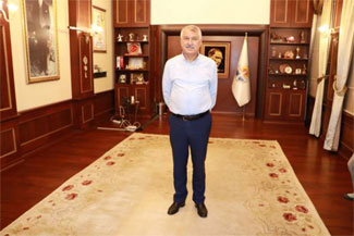 Adana Büyükşehir Belediye Başkanı'nın odasındaki eşyalara icra konuldu