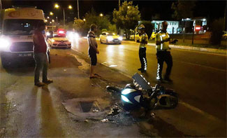 Otomobil elektrikli bisiklete çarptı: 4 yaralı