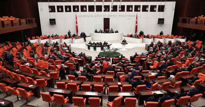 Çoklu Baro yasa teklifi TBMM Genel Kurulu'nda kabul edilerek yasalaştı
