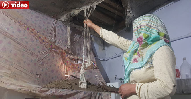 Hakkari’de toprak evin damı çöktü