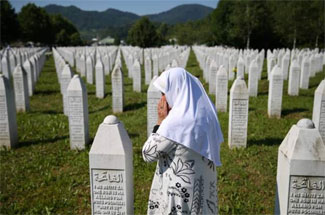 Srebrenitsa'da koronavirüs salgını sebebiyle bu yıl küçük çaplı anma töreni düzenleniyor