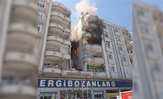 Klima motorundan çıkan yangında ev kullanılmaz hale geldi