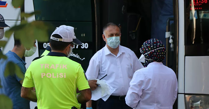 Yolculuk yapan aile sistemde pozitif gözüktü, 12 kişi ev karantinasına alındı