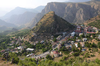 25 yıl sonra döndükleri köylerinde toprağa hayat veriyorlar