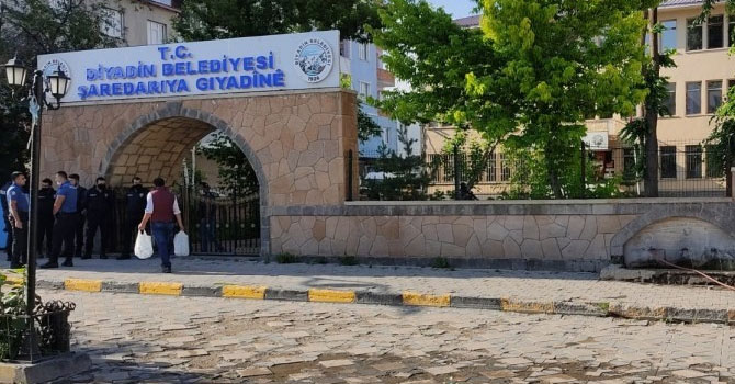 HDP'li Diyadin Belediyesi'ne polis baskını