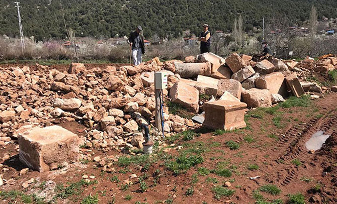 Kaçak kazıda anıt mezarların bulunduğu alan sit alanı ilan edildi