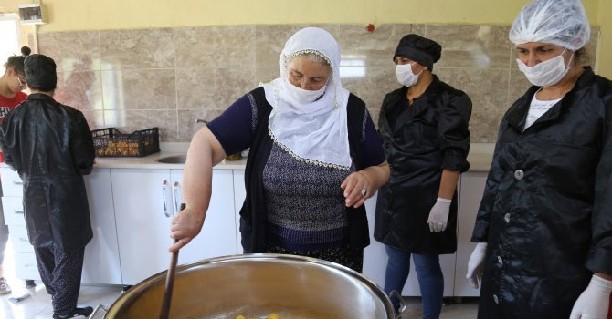 Kadınlar köyde üretiyor, kooperatifler satıyor