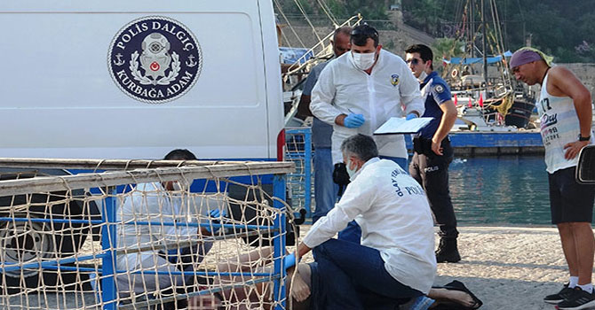 Balıkçılar caretta sandı, erkek cesedi çıktı