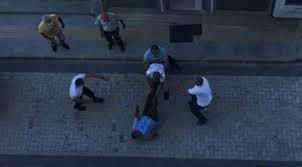 Sokak ortasında tekmeli- yumruklu kavga