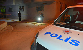 Evinin önünde dehşeti yaşadı!