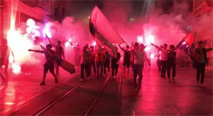 Başakşehir taraftarları şampiyonluğu Taksim'de kutladı