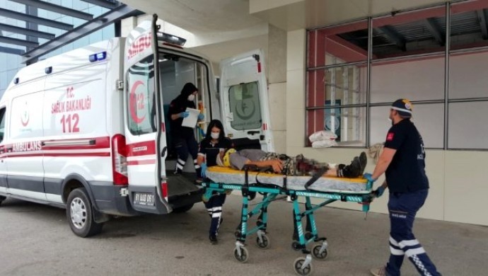 Tarım işçilerini taşıyan traktör devrildi