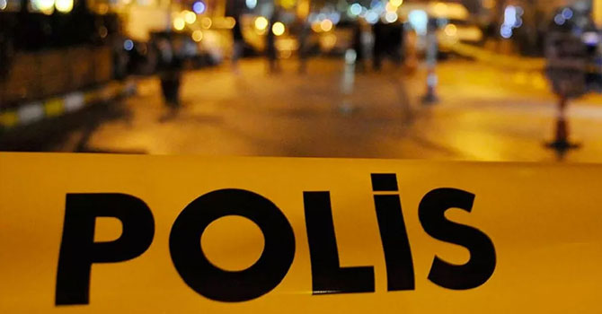 Kardeşinin çürümüş cesediyle günlerce aynı evde yaşadı