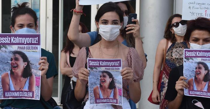 Binlerce kadın Pınar Gültekin için sokakta