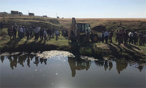 Serinlemek için girdiği yapay gölette boğuldu