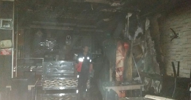 Hakkari'de bir lokantada gece yarısı yangın çıktı