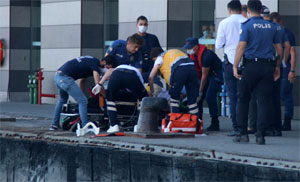 Vapurdan düştü kalp masajıyla hayata döndürüldü