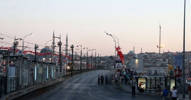 Galata Köprüsü trafiğe kapatıldı