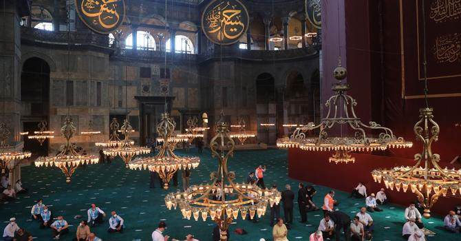 Ayasofya'da 86 yıl sonra Cuma namazı kılınıyor