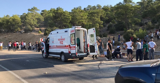 Askerleri taşıyan otobüs devrildi: 5 asker şehit, 10 asker ağır yaralı