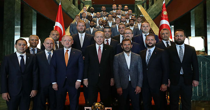Cumhurbaşkanı Erdoğan, şampiyon Başakşehir'i kabul etti