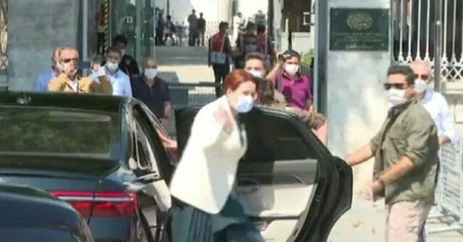 Akşener'den Ayasofya ziyareti