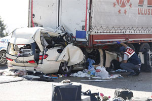 Ankara'da TIR'a çarpan otomobildeki 5 kişi öldü