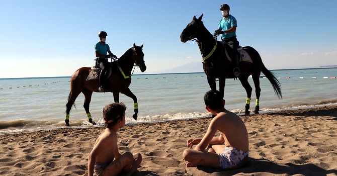 Van'da atlı jandarma timi göreve başladı