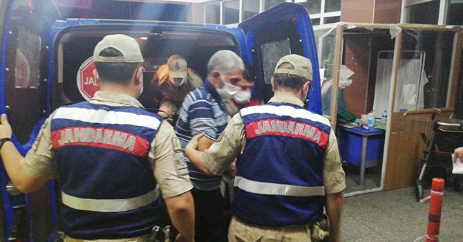 Arazi anlaşmazlığı yüzünden oğlunu ve gelinini öldürdü