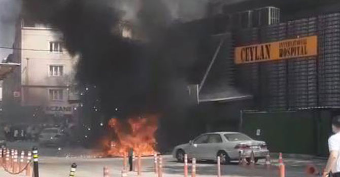 Acil servis önüne park edilen otomobilde açık unutulan oksijen tüpü, patladı