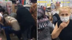 Markette 'ucuz kapak' izdihamı