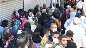 PTT önünde yine aynı manzara!