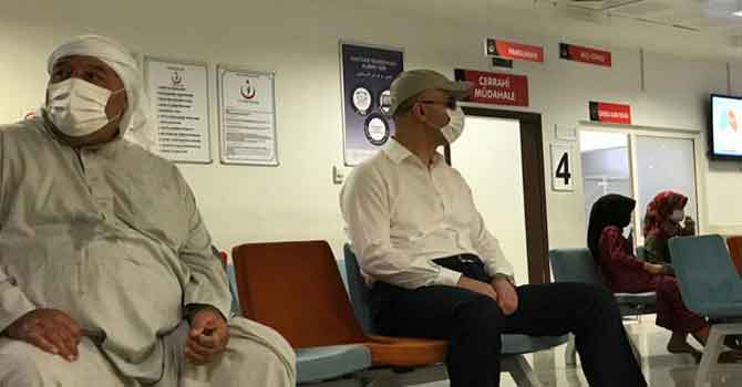 Şanlıurfa'da validen hastanede tebdili kıyafetle koronavirüs denetimi