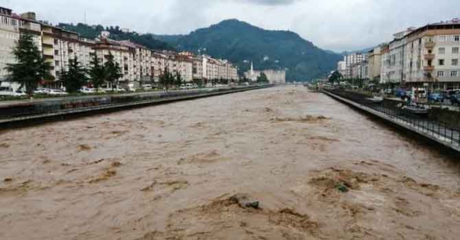 Trabzon’daki selde bir kişi hayatını kaybetti