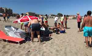 Plajda dehşet: 3 kişiyi bıçakladı!