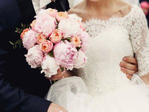 Başkasının düğününde korona oldular, kendi düğünlerine katılamıyorlar