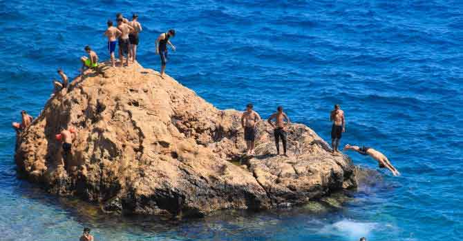 Yüksek nem ve sıcakta, koronavirüs tedbirleri unutuldu