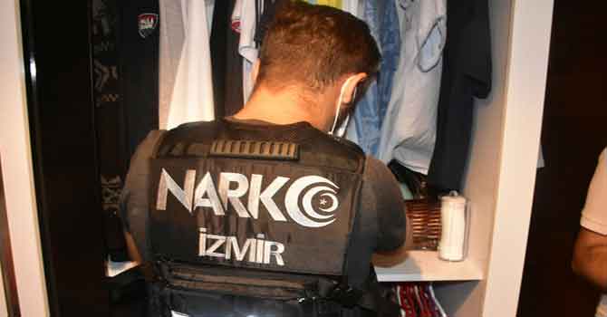 İzmir'de uyuşturucu satıcılarına şafak operasyonu 