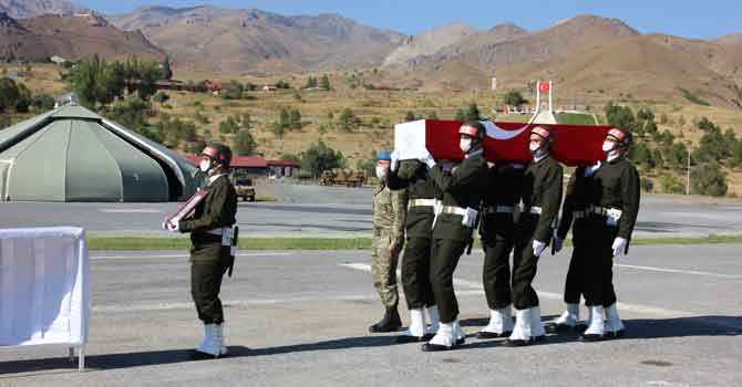 Hakkari'de şehit asker için tören düzenledi!
