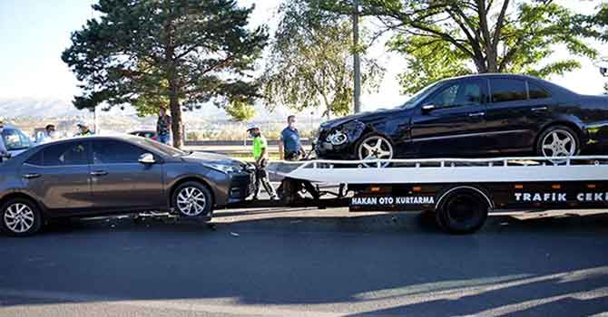 Trafikte şeker komasına girince ters yöne girip 12 araca çarptı