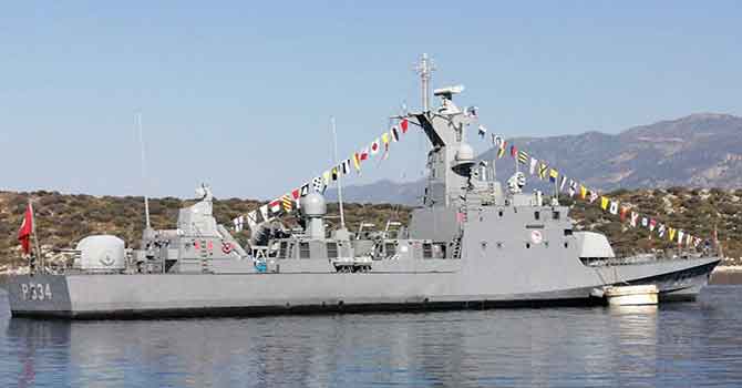 Türk savaş gemilerinin Kaş'taki bekleyişi sürüyor 