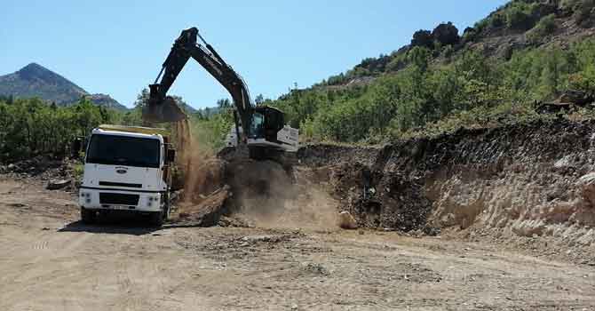 Çukurca Belediyesi kapalı halı saha yapıyor