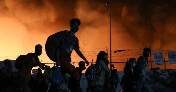 Midilli adasındaki Moria sığınmacı kampında yangın