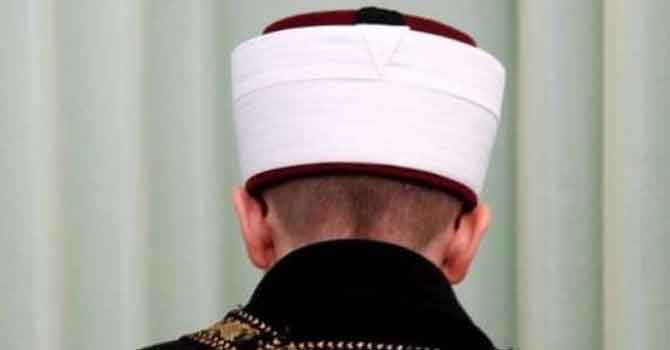 Taciz iddiasıyla yargılanan cami imamı emekli edildi