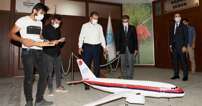 Akbıyık, TEKNOFEST'e davet edilen Tatlı'yı kabul etti