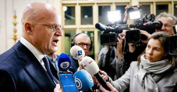 Hollandalı bakana 390 euroluk korona cezası