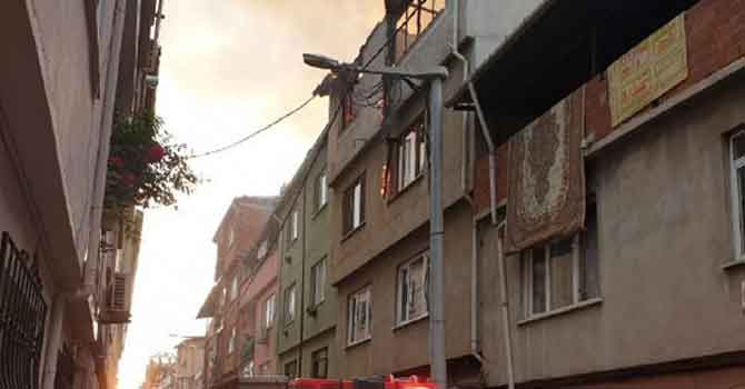 Salça yaparken ev küle döndü